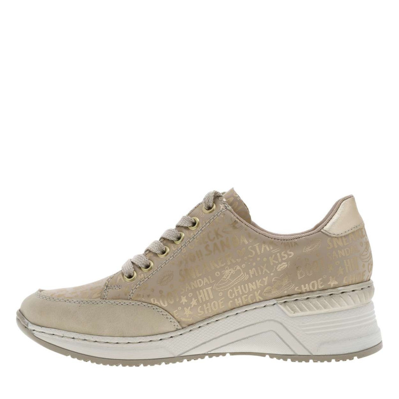Sneakers beige à semelle beige et à talon compensé avec des lacets